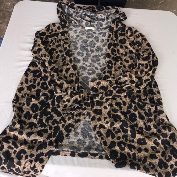 Tops - Leopard cardigan / pre-loved